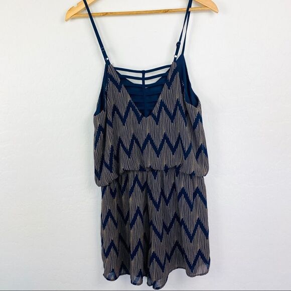 Ya Los Angeles navy tan zig zag romper lar… - Picture 2 of 9